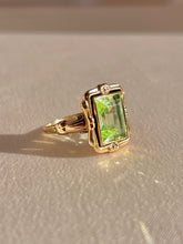 Load image into Gallery viewer, Antique 10k Lime Spinel Frame Ring