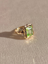 Load image into Gallery viewer, Antique 10k Lime Spinel Frame Ring