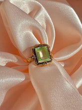 Load image into Gallery viewer, Antique 10k Lime Spinel Frame Ring