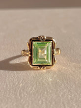 Load image into Gallery viewer, Antique 10k Lime Spinel Frame Ring