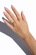 Load image into Gallery viewer, Vintage 14k Diamond Bezel Lion Ring