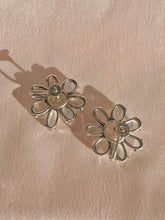 Load image into Gallery viewer, Vintage White Gold Moonstone Floral Earrings