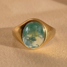 Load image into Gallery viewer, Vintage 9k Moss Agate Cabochon Signet Ring
