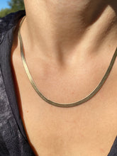 Load image into Gallery viewer, Vintage 14k Italian Double Sided Herringbone Necklace