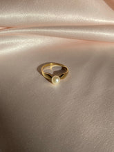 Load image into Gallery viewer, Vintage Mid Century 10k Gold Natural Pearl Ring