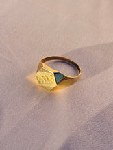 Load image into Gallery viewer, Vintage 9k Geometric Signet Ring
