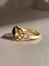 Load image into Gallery viewer, Vintage 9k Garnet Cabochon Lattice Ring