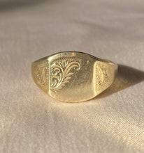 Load image into Gallery viewer, Vintage 9k Filigree Signet Ring