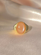 Load image into Gallery viewer, Vintage 14k Peach Moonstone Cabochon Signet Ring