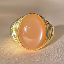 Load image into Gallery viewer, Vintage 14k Peach Moonstone Cabochon Signet Ring