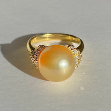 Load image into Gallery viewer, Vintage 18k South Sea Pearl Diamond Ring