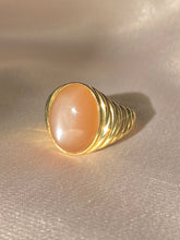 Load image into Gallery viewer, Vintage 14k Peach Moonstone Cabochon Signet Ring