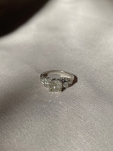 Load image into Gallery viewer, Antique 1.00 carat Art Deco Diamond Platinum Engagement Ring