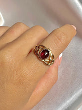 Load image into Gallery viewer, Vintage 9k Garnet Cabochon Lattice Ring