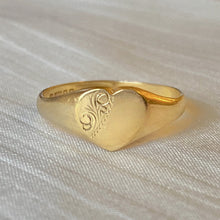 Load image into Gallery viewer, Vintage 9k Heart Signet Ring 1978