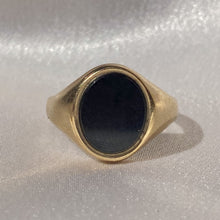 Load image into Gallery viewer, Vintage 9k Onyx Signet Ring 1981