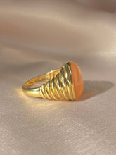 Load image into Gallery viewer, Vintage 14k Peach Moonstone Cabochon Signet Ring