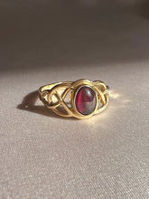 Load image into Gallery viewer, Vintage 9k Garnet Cabochon Lattice Ring
