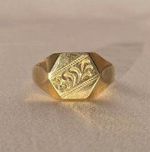 Load image into Gallery viewer, Vintage 9k Geometric Signet Ring

