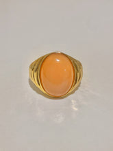 Load image into Gallery viewer, Vintage 14k Peach Moonstone Cabochon Signet Ring