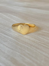 Load image into Gallery viewer, Vintage 9k Heart Signet Ring 1978