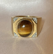Load image into Gallery viewer, Vintage 9k Tigers Eye Chunky Signet Ring