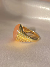 Load image into Gallery viewer, Vintage 14k Peach Moonstone Cabochon Signet Ring