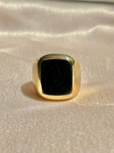 Load image into Gallery viewer, Vintage 9k Onyx Square Signet Ring 1978