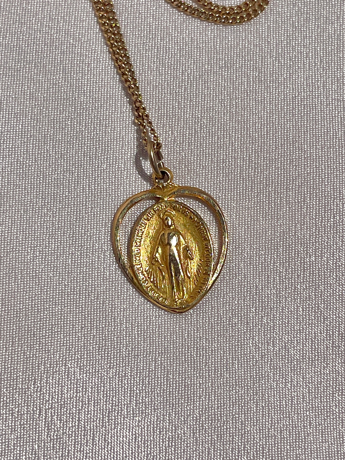 Vintage Mary Heart Necklace 18"
