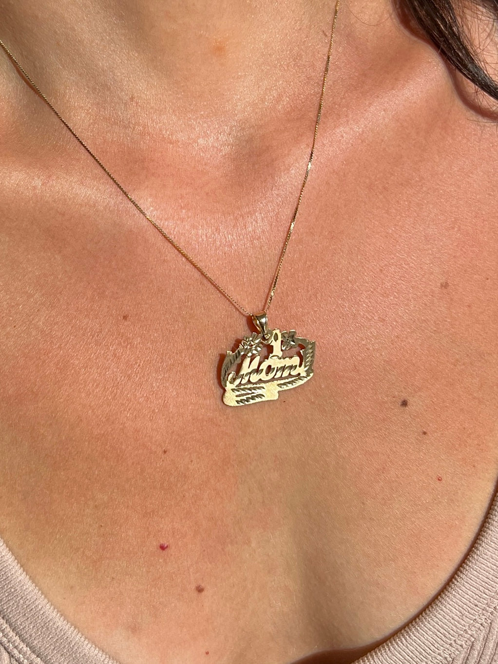 Vintage 14k Number One Mom Necklace 17"