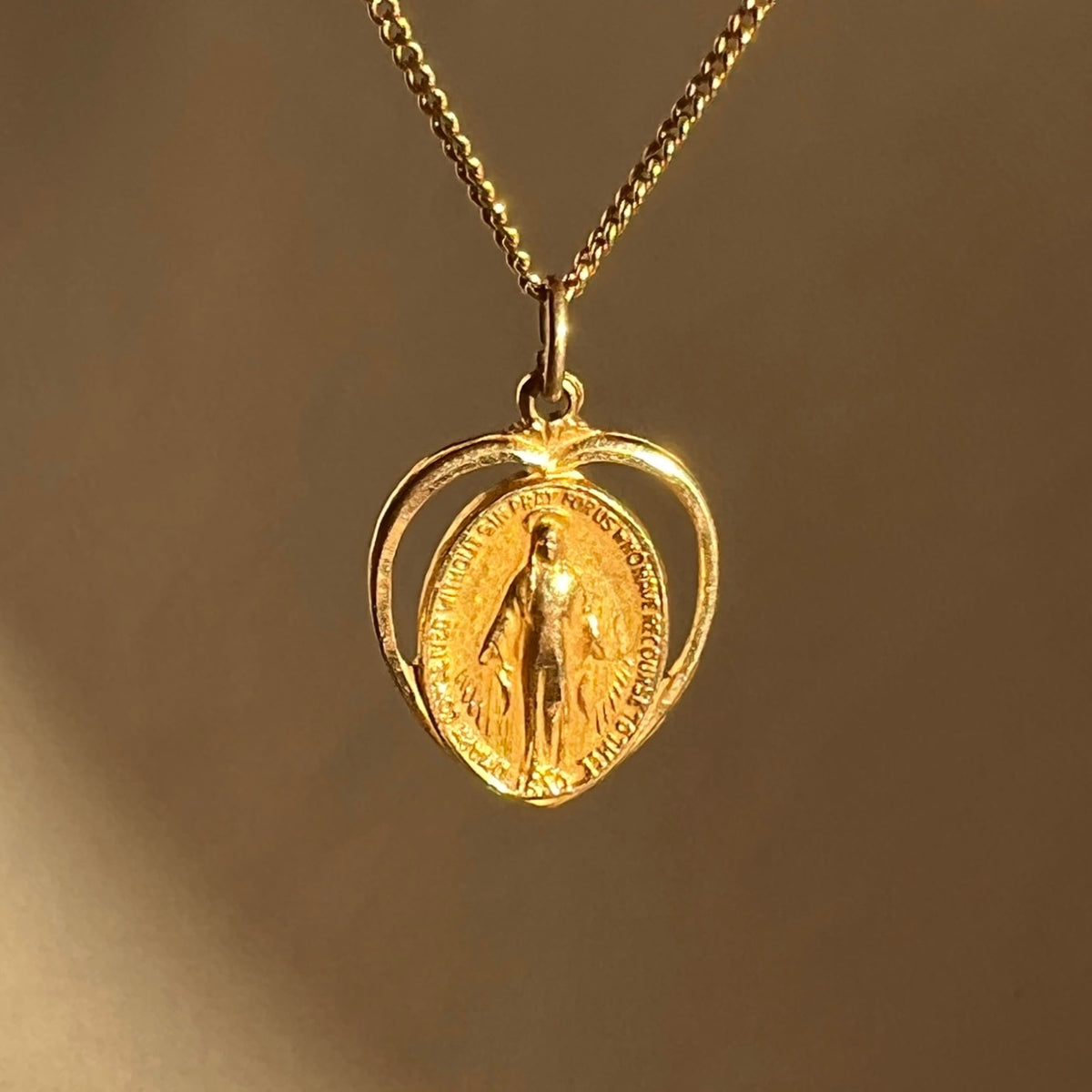 Vintage Mary Heart Necklace 18"