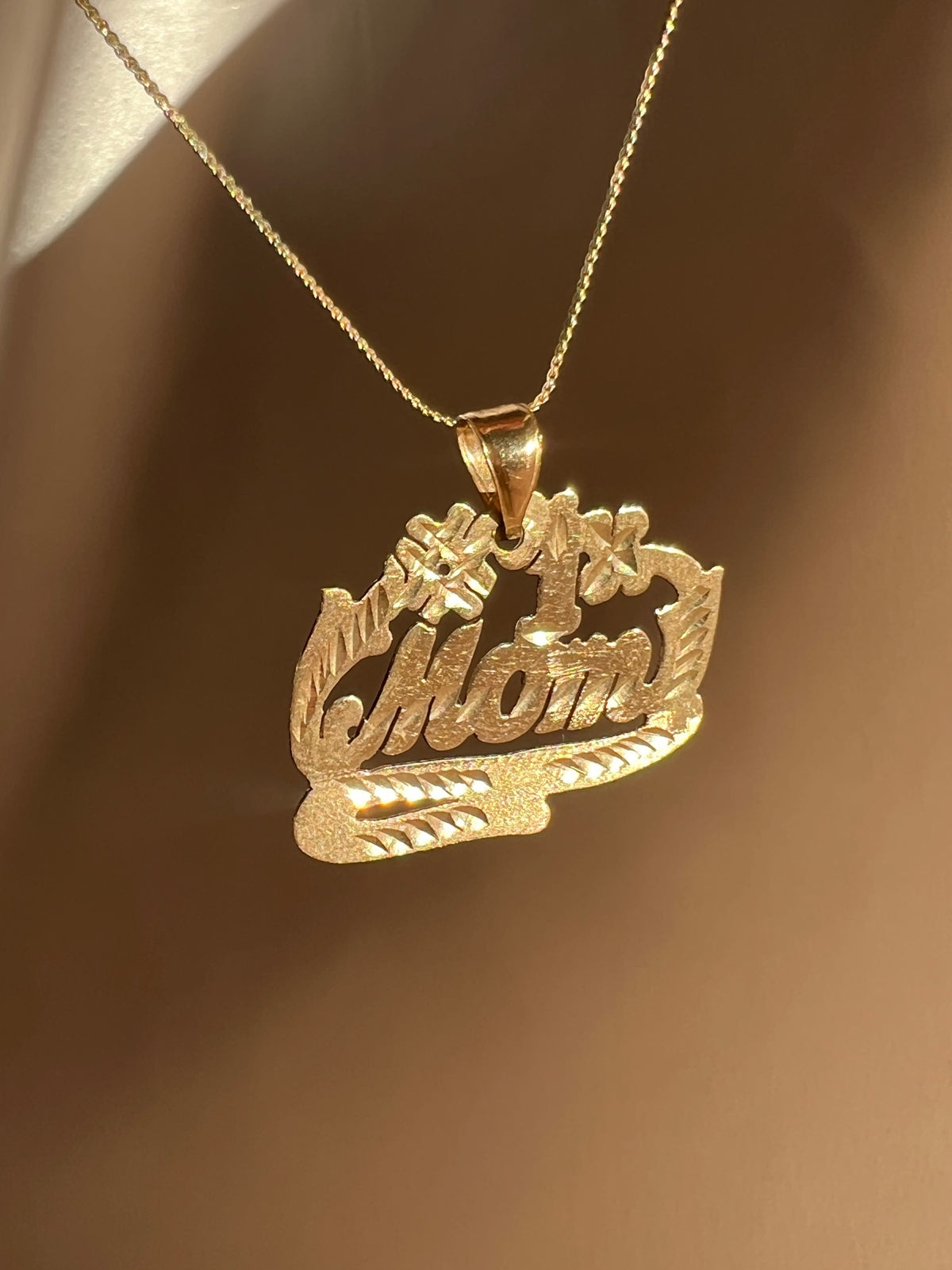 Vintage 14k Number One Mom Necklace 17"