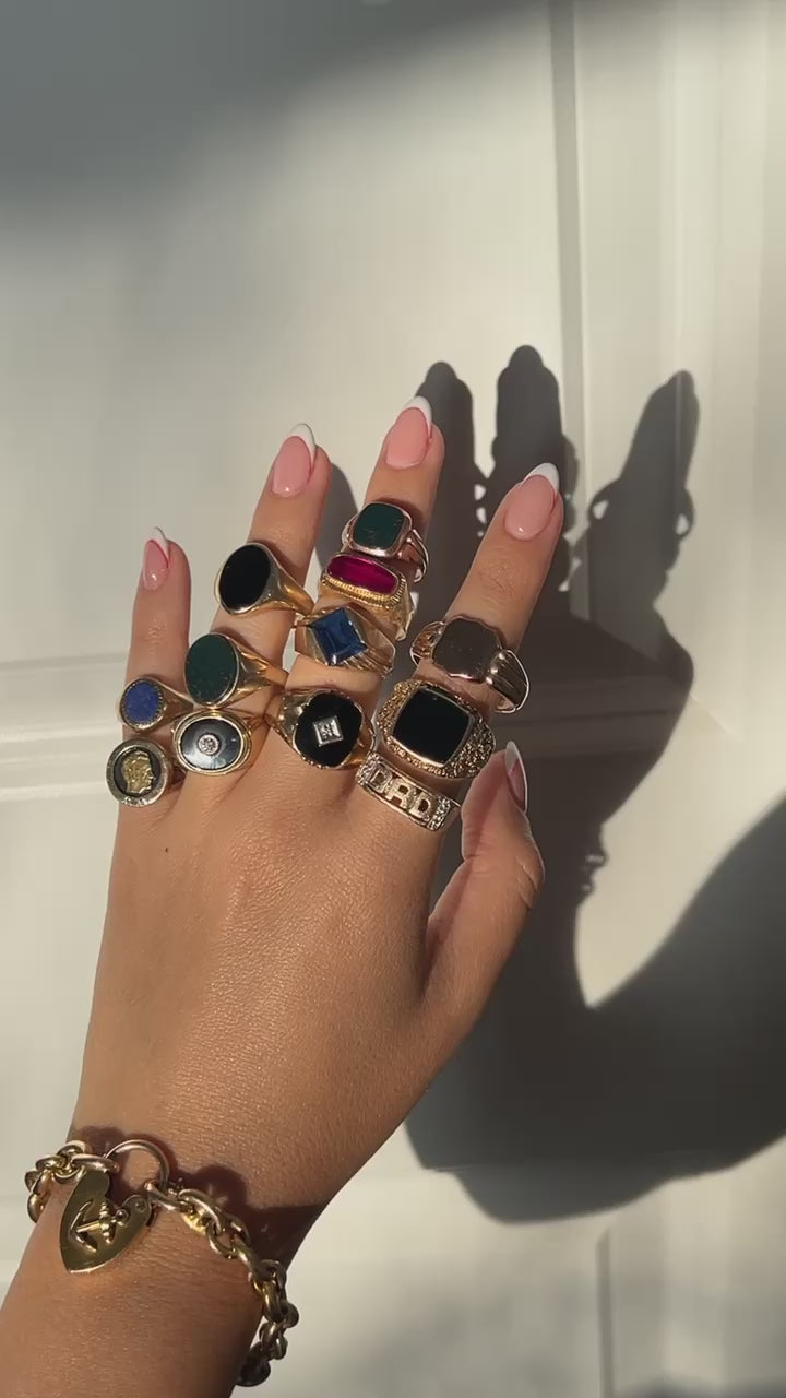 Vintage 9k Onyx Hammered Signet Ring