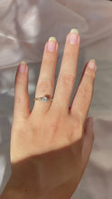 Load and play video in Gallery viewer, Vintage 18k Solitaire Diamond Ring 0.40 cts
