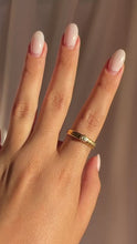Load and play video in Gallery viewer, Vintage 18k Diamond Rope Bezel Ring
