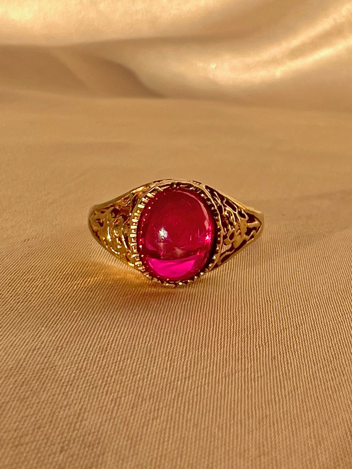 Vintage 9k Synth Ruby Cabochon Openwork Ring 1991