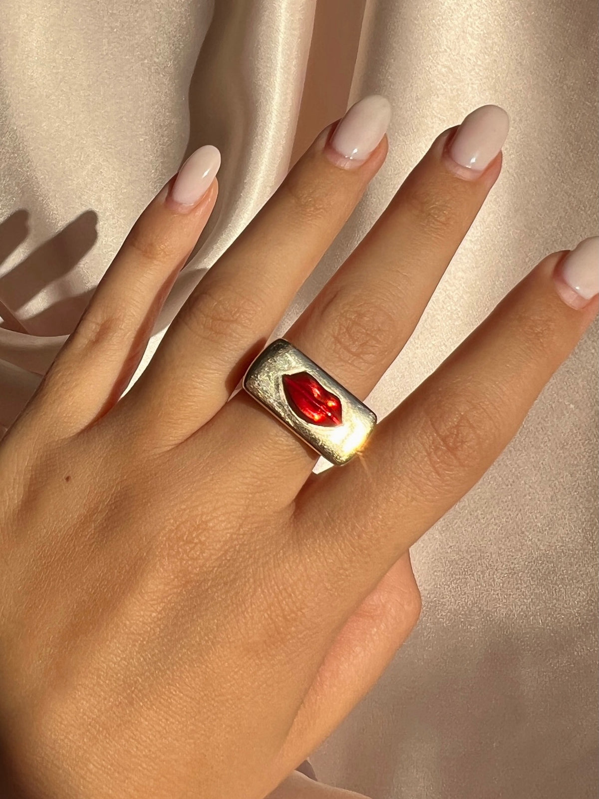 14k Enamel Lips Ring by Alison Lou