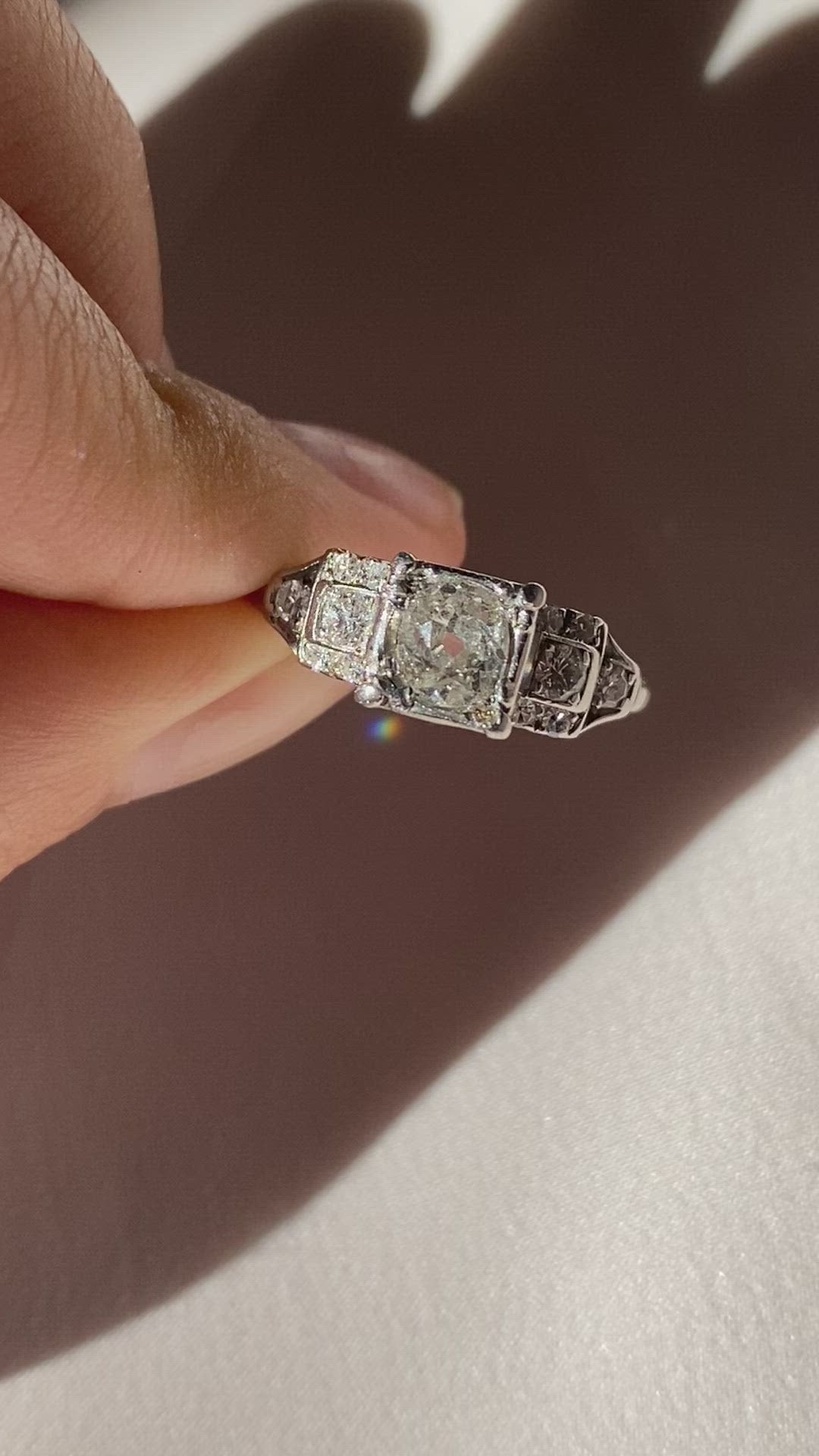 Antique 1.00 carat Art Deco Diamond Platinum Engagement Ring