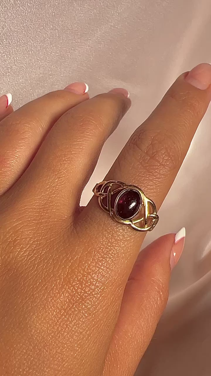 Vintage 9k Garnet Cabochon Lattice Ring 