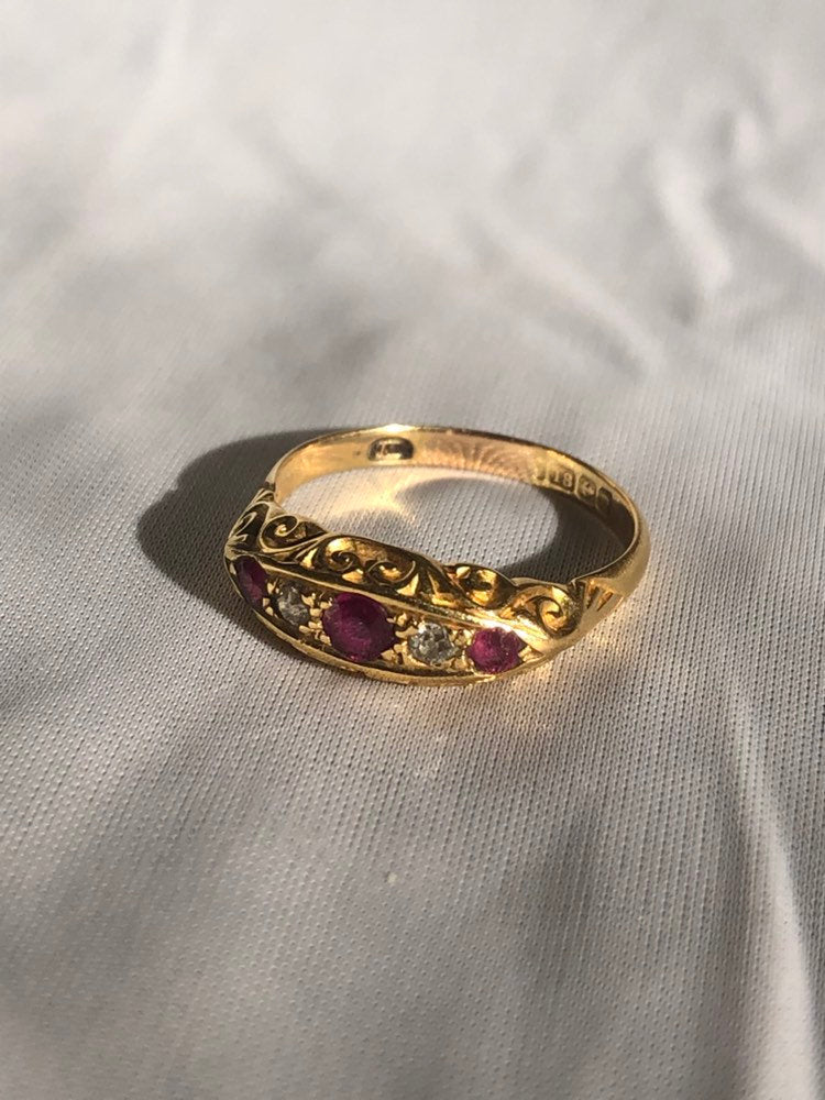 Vintage 18k Gold Diamond and Ruby Five Stone Gypsy Ring