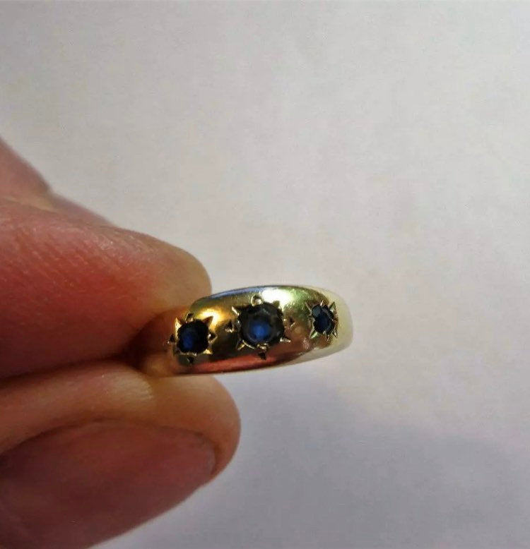 Vintage 9k Gold Sapphire Starburst Gypsy Ring Band