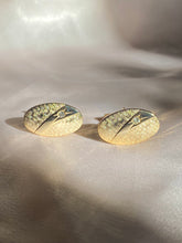 Load image into Gallery viewer, Vintage Mens Textured Starburst Cuff Links
