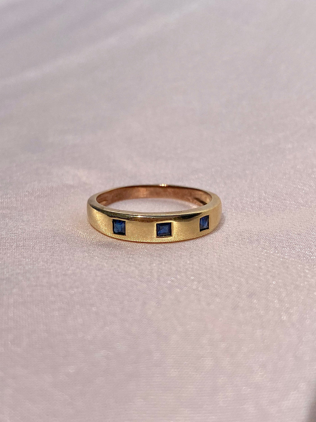 Vintage 9k Gypsy Set Sapphire Ring