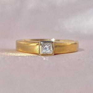 Vintage 9k Princess Cut Diamond Ring