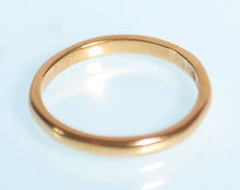 Load image into Gallery viewer, Vintage 18k Gold Wedding Band 1988
