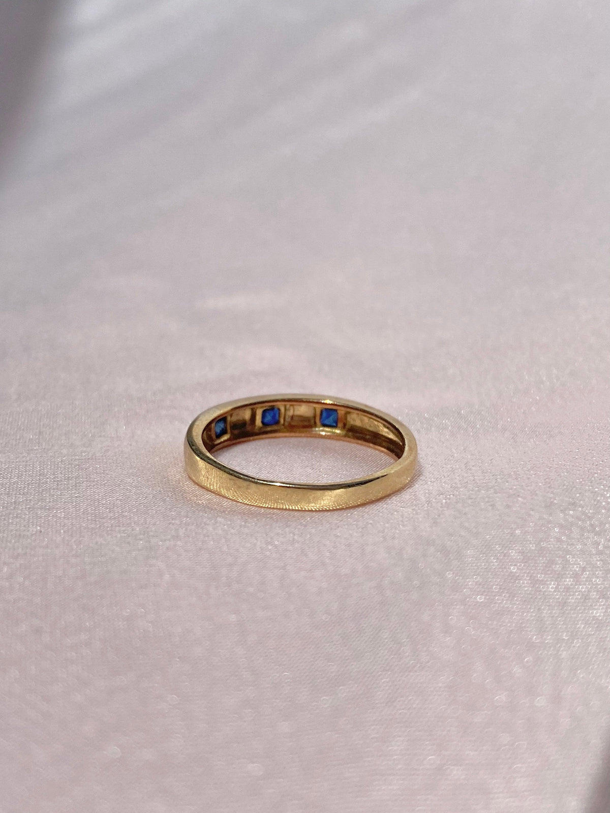 Vintage 9k Gypsy Set Sapphire Ring