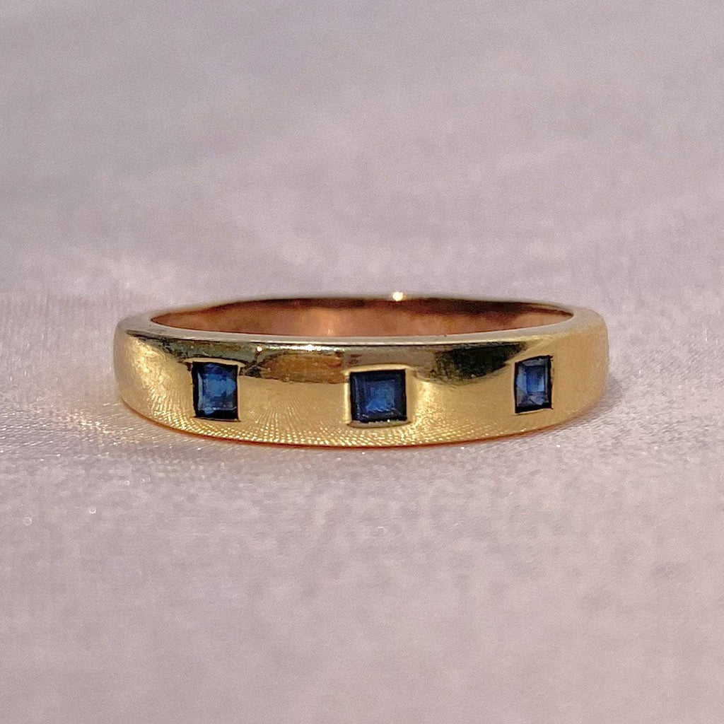 Vintage 9k Gypsy Set Sapphire Ring