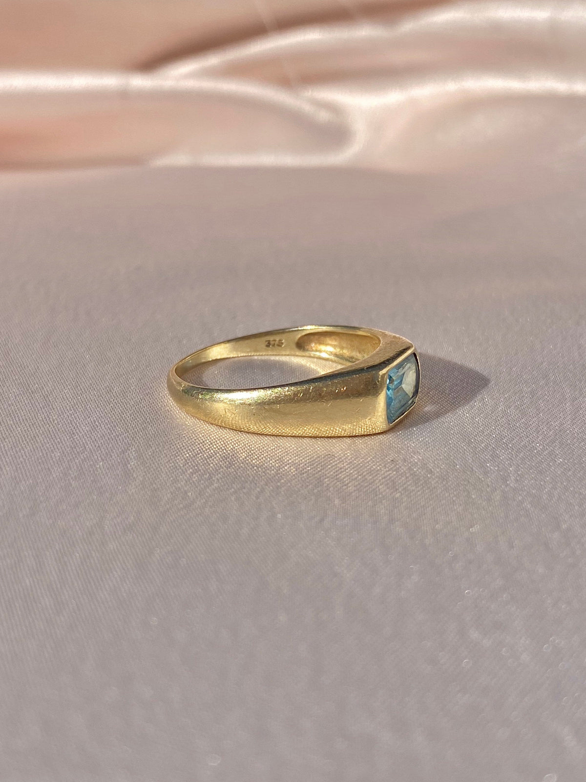 Vintage 9k Topaz Gypsy Cushion Signet Ring