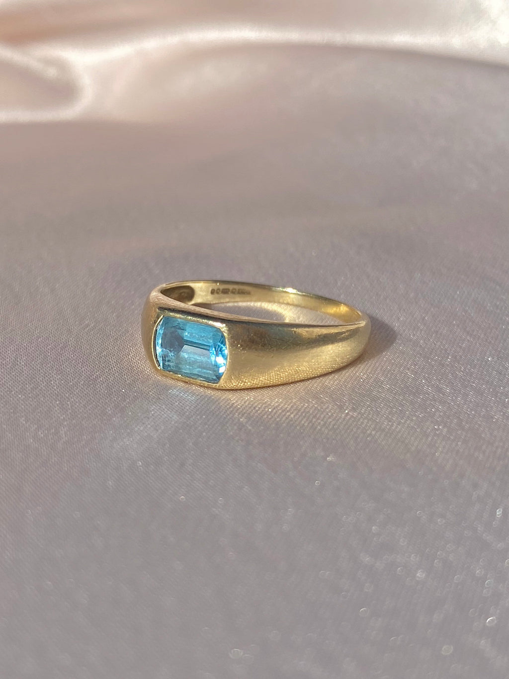 Vintage 9k Topaz Gypsy Cushion Signet Ring