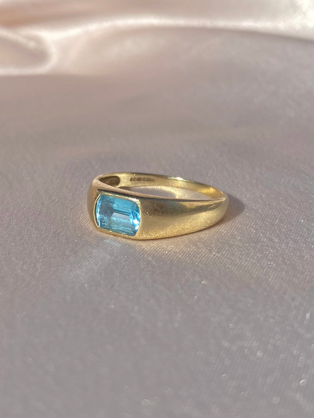 Vintage 9k Topaz Gypsy Cushion Signet Ring